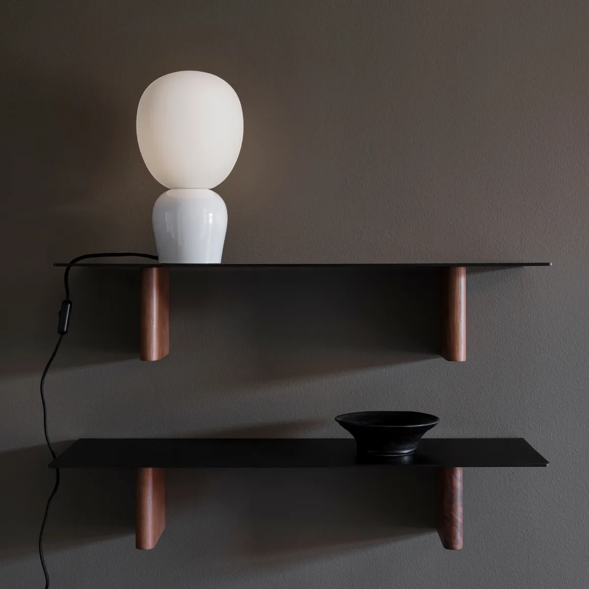 Buddy επιτραπέζια λάμπα από οπαλικό γυαλί, Λευκό γυαλιστερό Belid