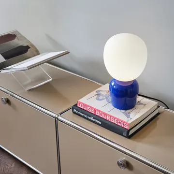 Buddy επιτραπέζια λάμπα από οπαλικό γυαλί - Υπερμαρινί - Belid