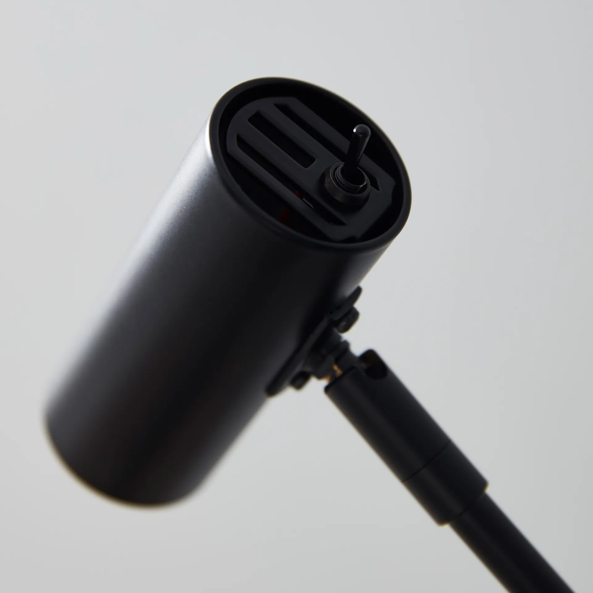 Cato φωτιστικό δαπέδου, μαύρο Belid