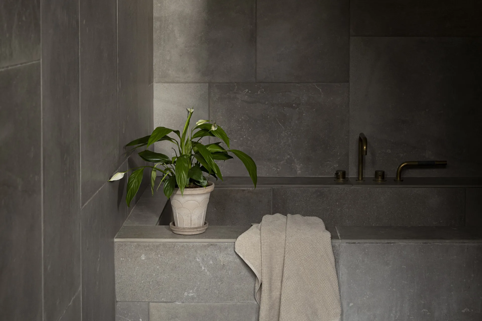 Fleur γλάστρα με πιατάκι 2 τεμάχια, Γκρι, Ø14 εκ. Bergs Potter