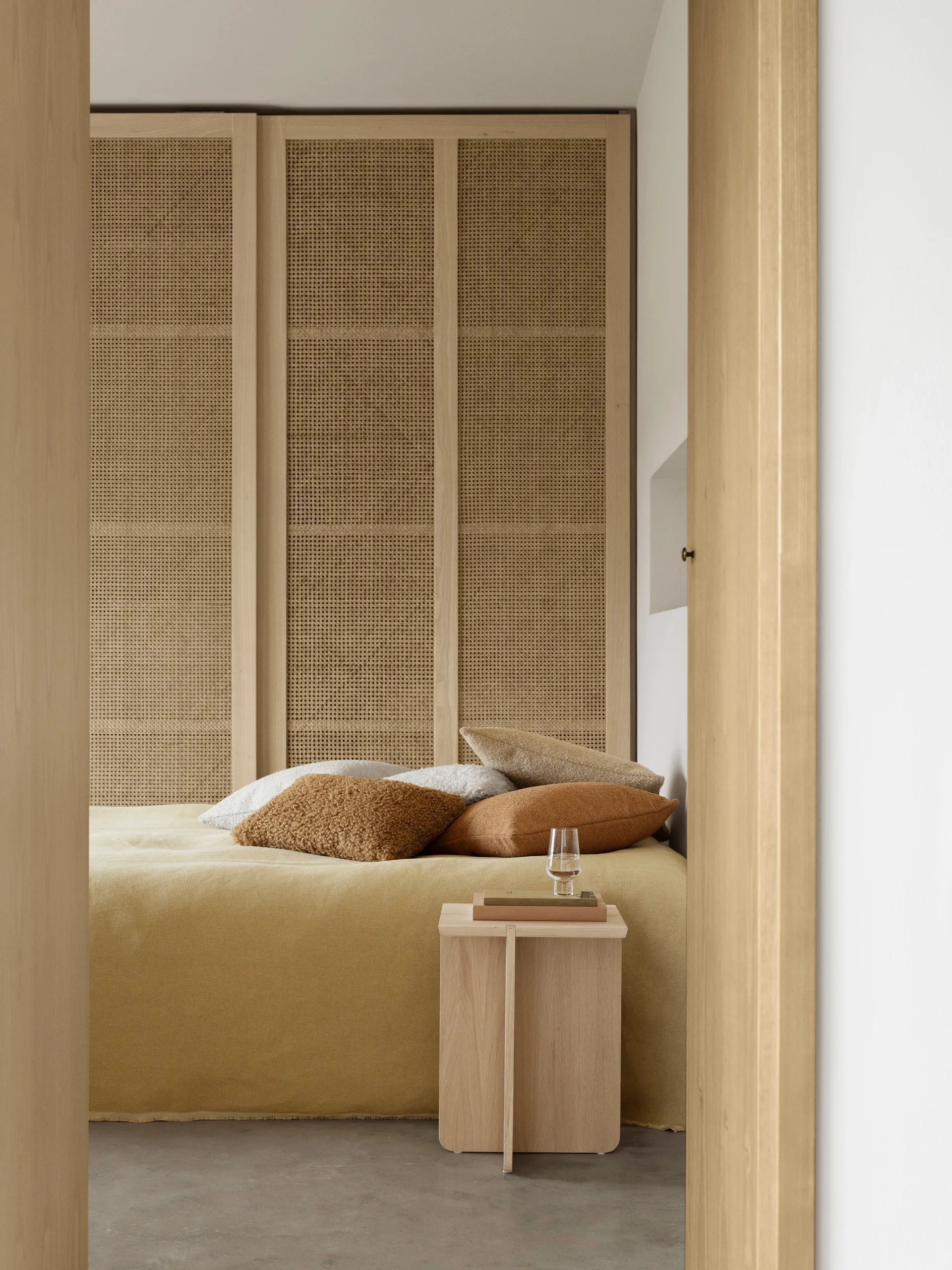 Engawa πλαϊνό τραπεζάκι, Oak, 35x35x46 εκ. blomus