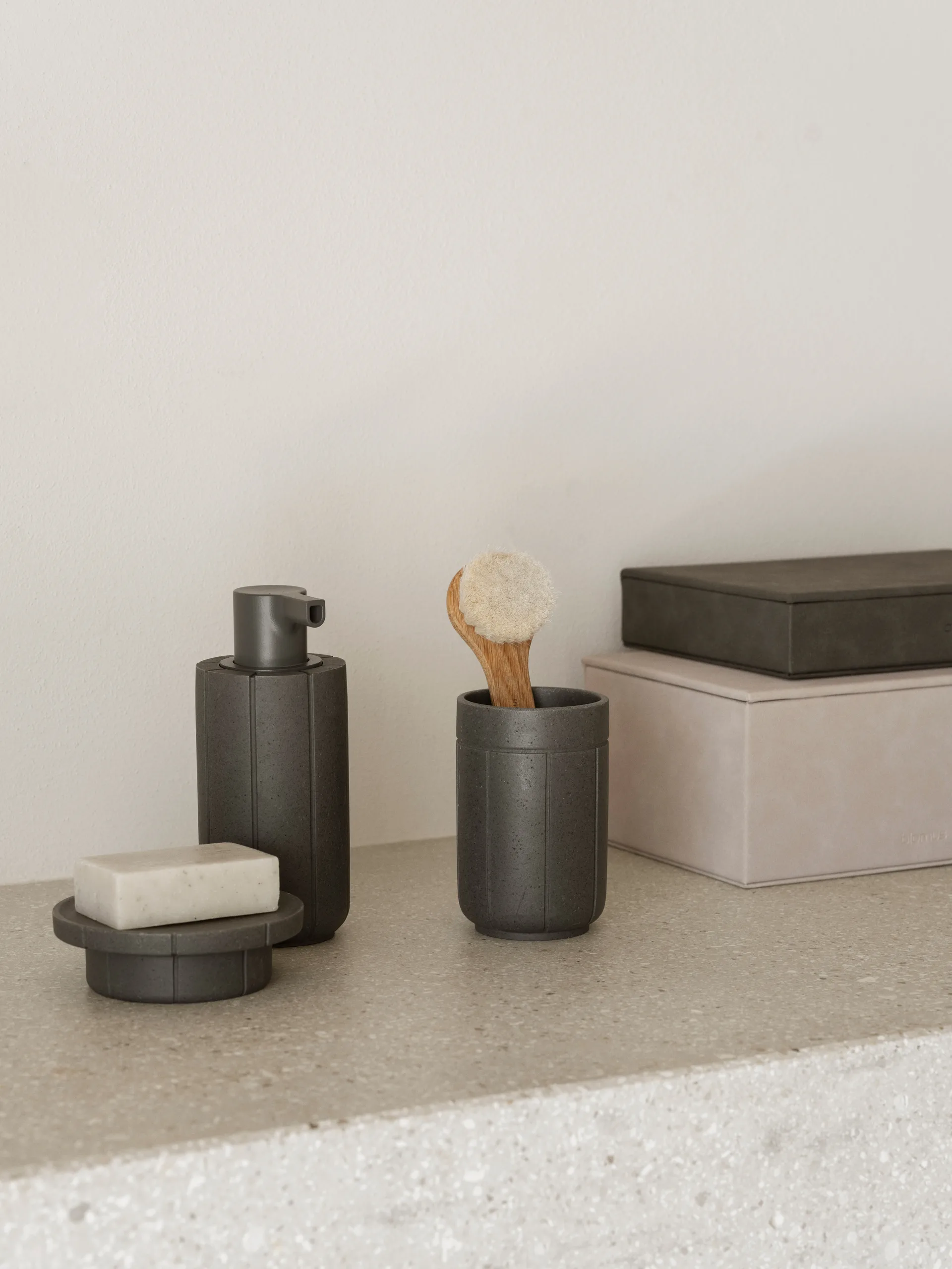 Kua δοχείο αντλίας σαπουνιού, Cedar Wood, 30 cl blomus