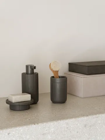 Kua δοχείο αντλίας σαπουνιού - Cedar Wood, 30 cl - blomus