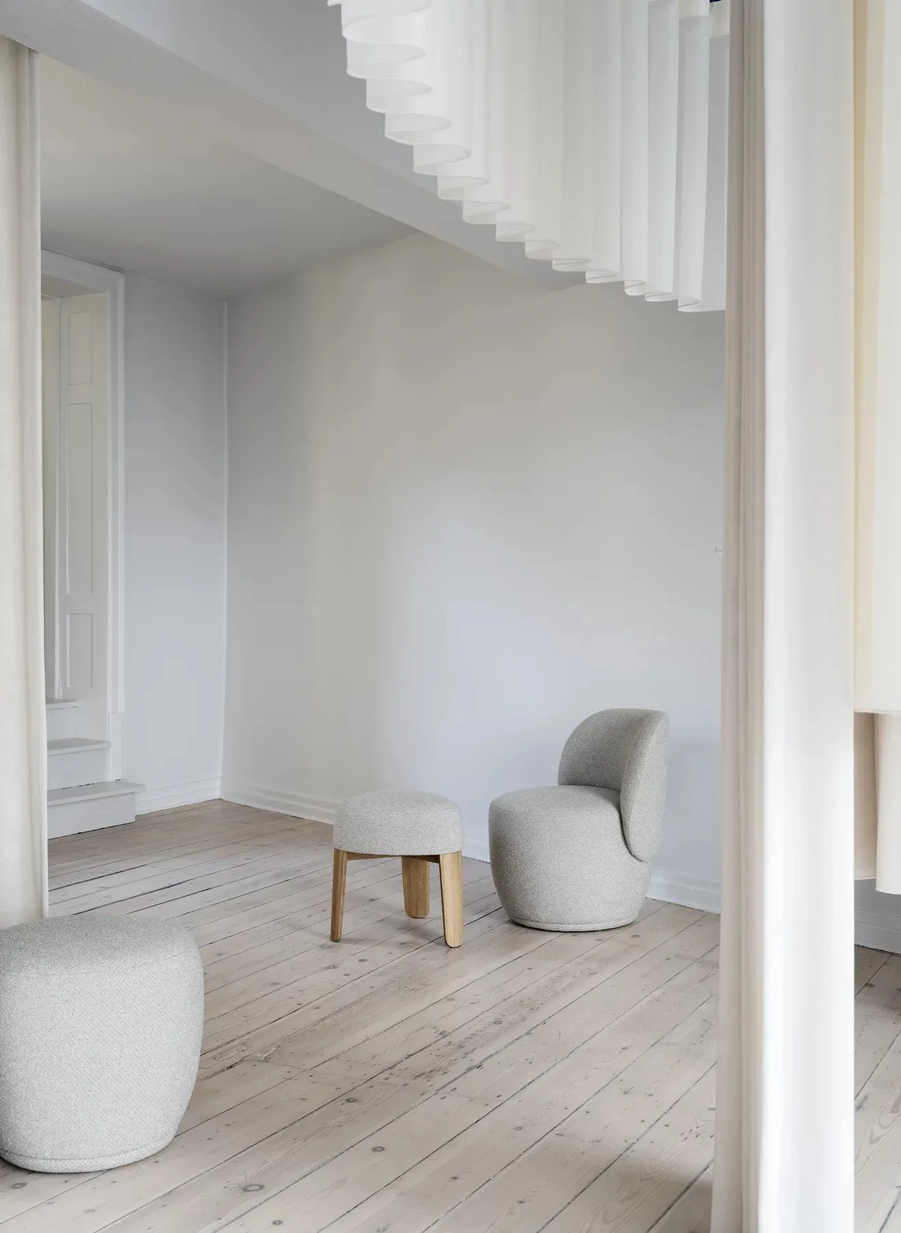 Πάγκος Kuon, Boucla beige blomus