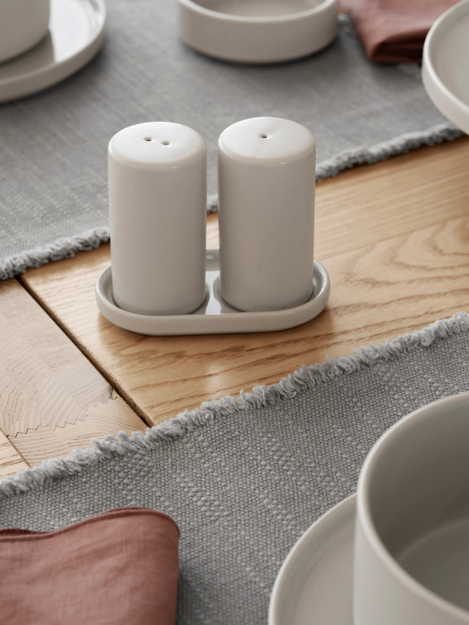 Pilar αλατιέρα & πιπεριέρα 2 τεμαχίων, Moonbeam, Ø4,5x11,5 εκ. blomus