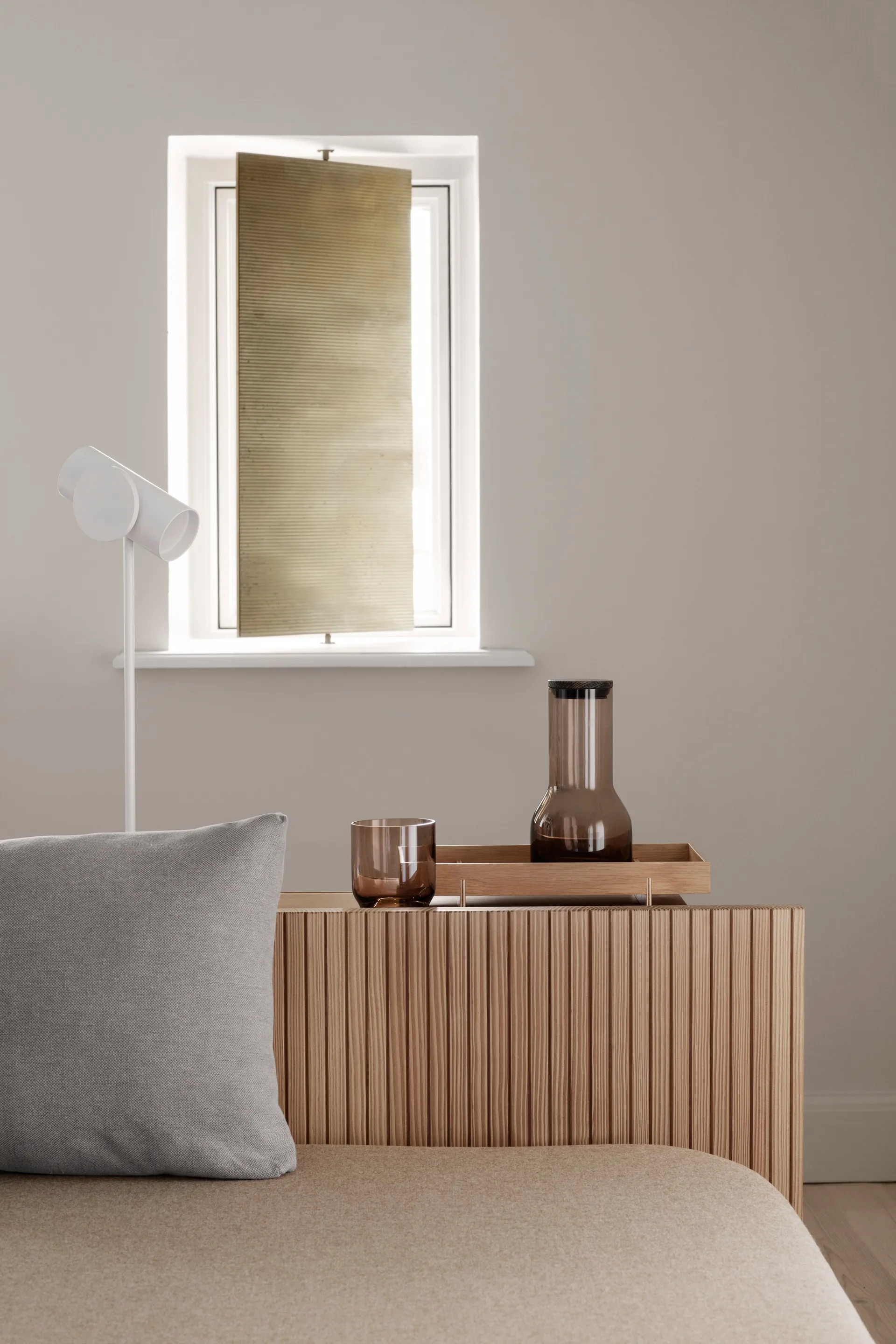 Stage επιτραπέζιο φωτιστικό, Κρινόλευκο blomus