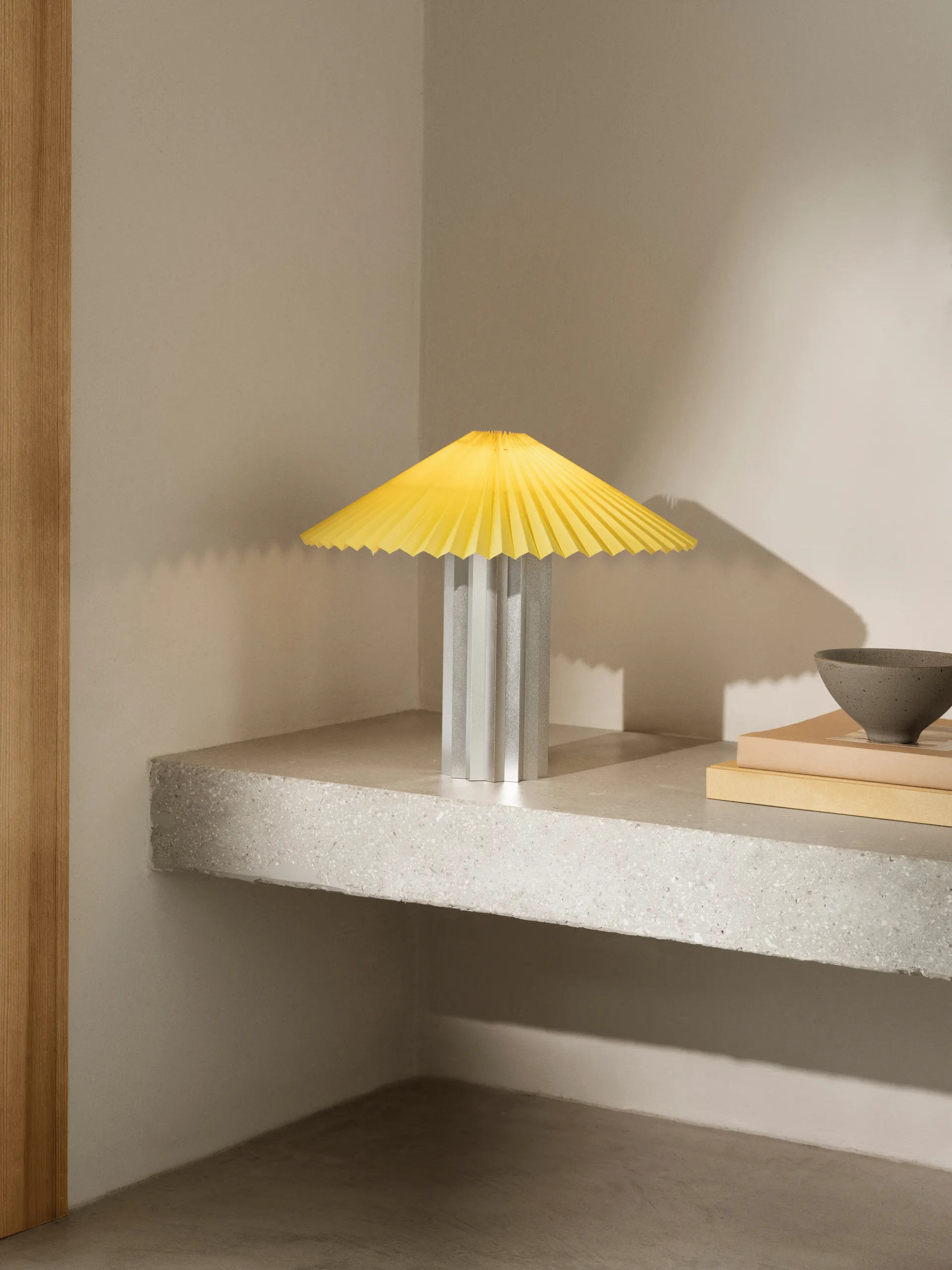 Taite επιτραπέζιο φωτιστικό, Cream gold, Ø36,5x31 εκ. blomus