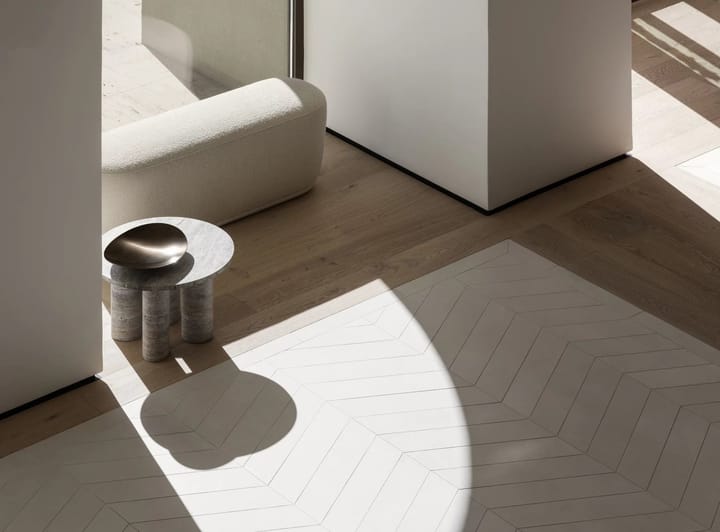 Πλαϊνό τραπεζάκι Volos S 52 cm, Silver Travertine Blomus