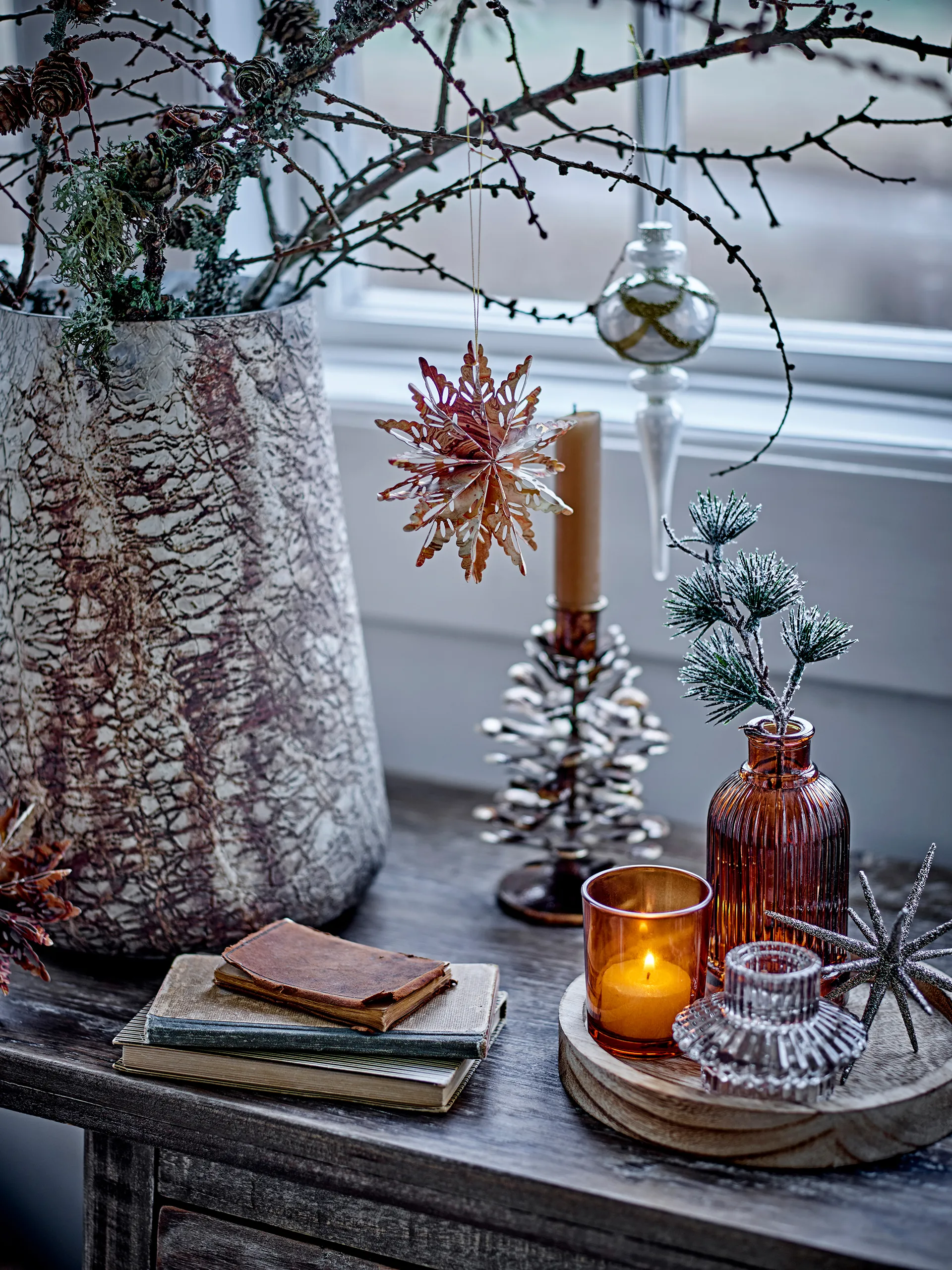 Δίσκος Sanga στρογγυλός με διακοσμητικά αντικείμενα 6 τεμάχια, Χρυσό Bloomingville