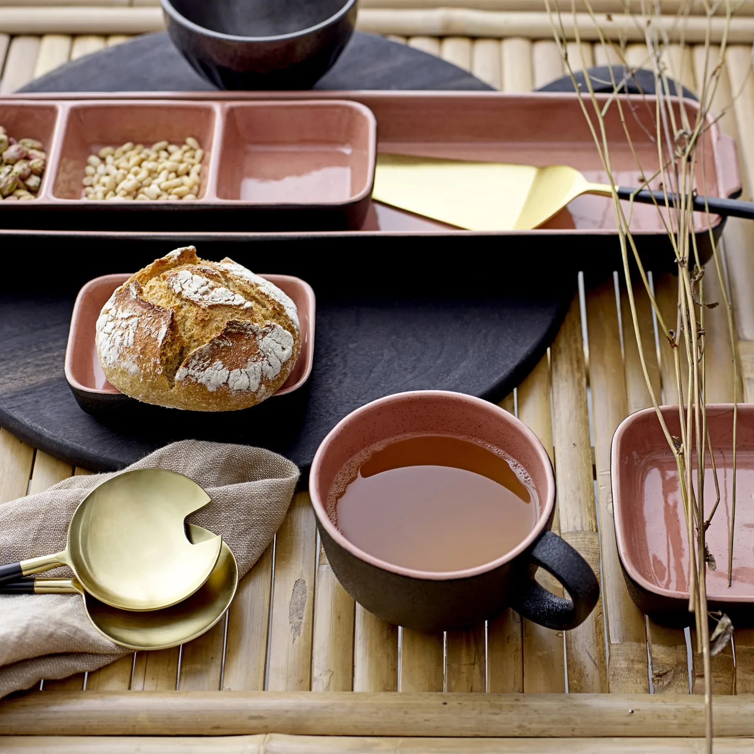 Sienna πιάτο σερβιρίσματος, Πορτοκαλί-μαύρο Bloomingville