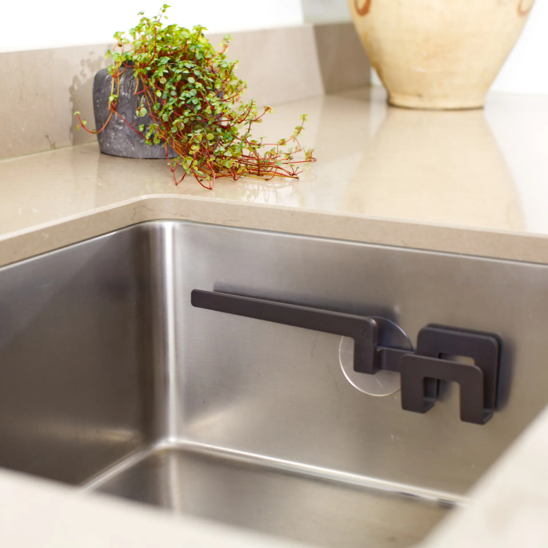 Βάση για πετσέτα και σφουγγάρι πιάτων με βεντούζα, Graphite-grey Bosign