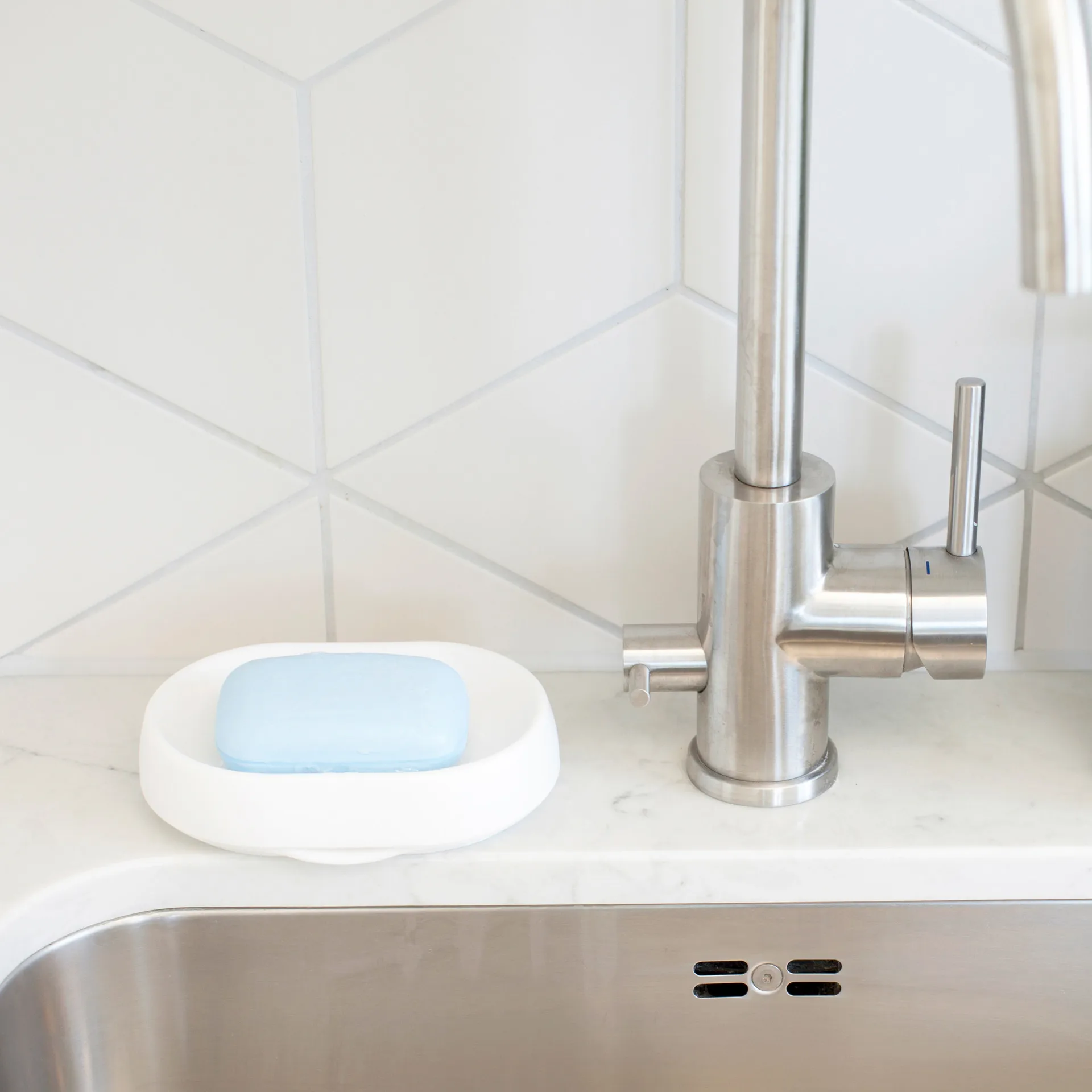 Σαπουνοθήκη με κρυφή έξοδο αποστράγγισης σιλικόνη large, Άσπρο Bosign