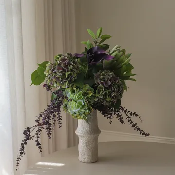 Aubergine Bloom τεχνητή ανθοδέσμη - Κάλλα-ορτανσία-πρωτέα, 106 εκ., 12 τεμ. - Botané