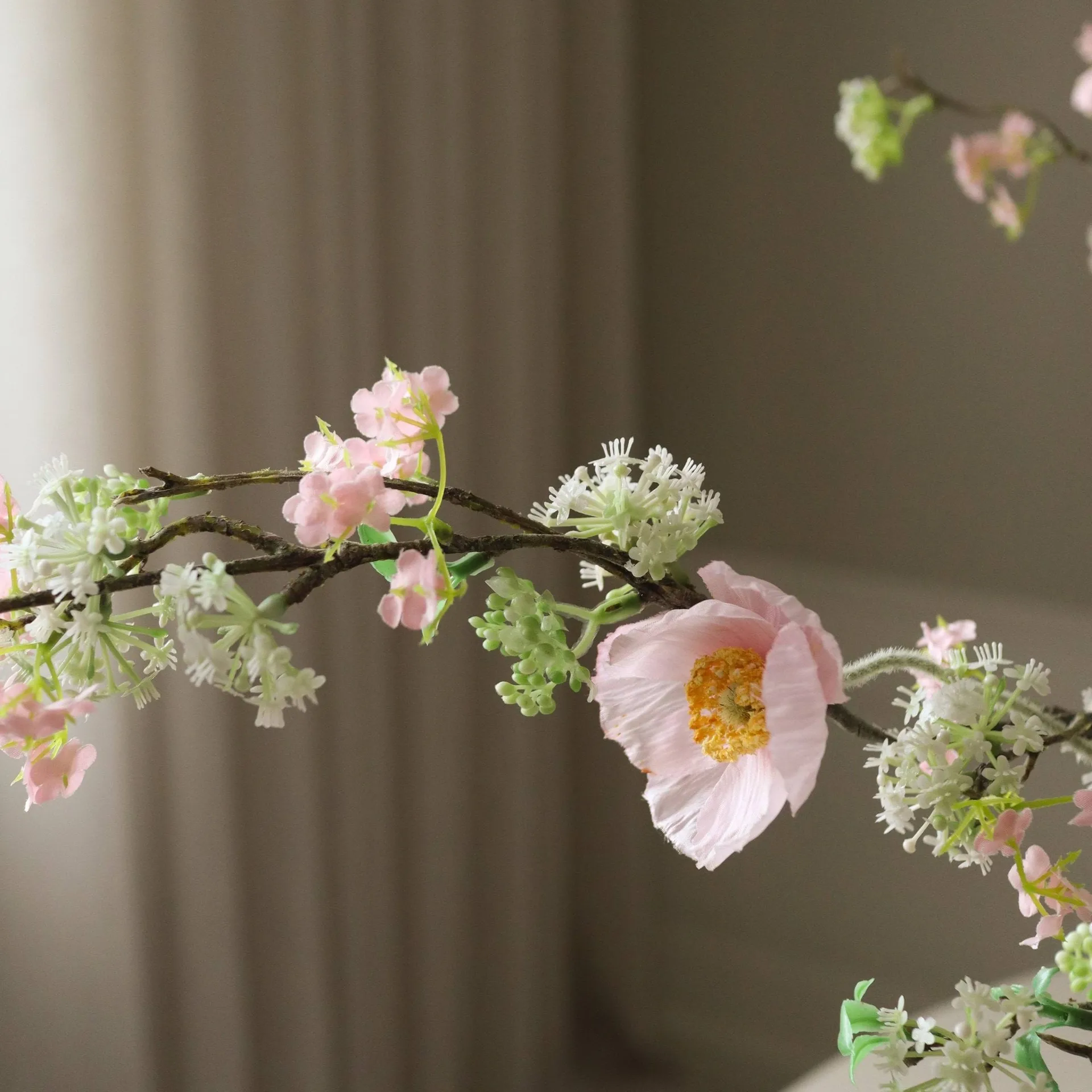 Blossom Veil τεχνητό μπουκέτο, Παπαρούνα, λευκή ιτιά Botané