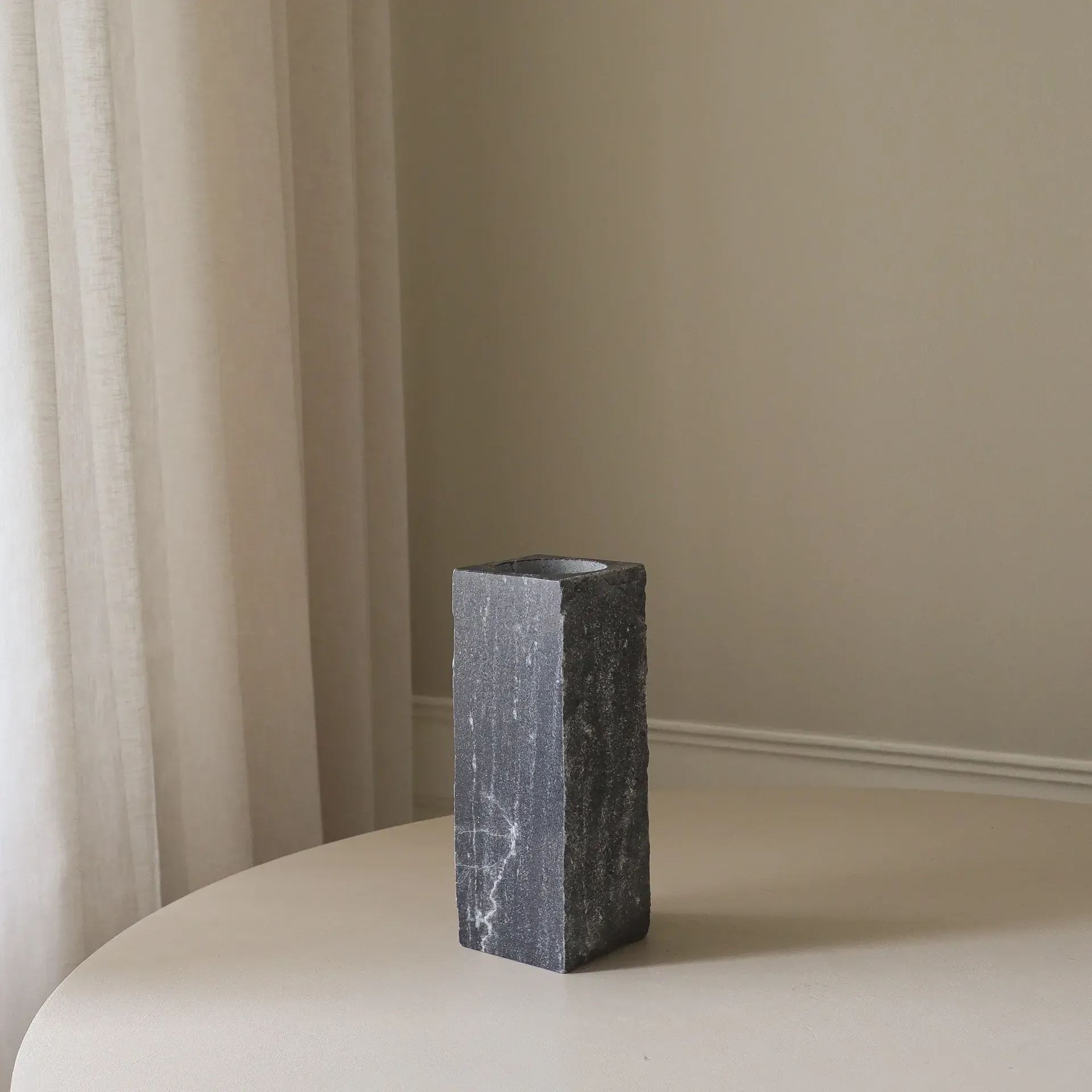Cartier Edge μαρμάρινο βάζο, Medium, 30 εκ. Botané