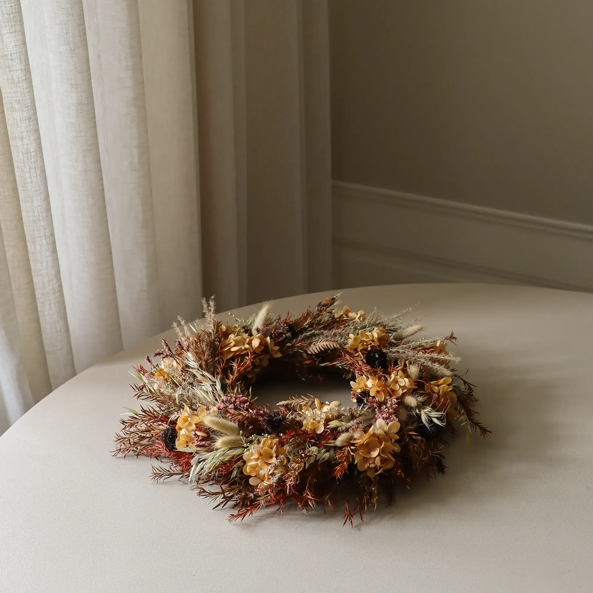 Golden Meadow Wreath στεφάνι, Ορτανσία-αποξηραμένο γρασίδι-φτέρη-haröron, Ø40 εκ. Botané