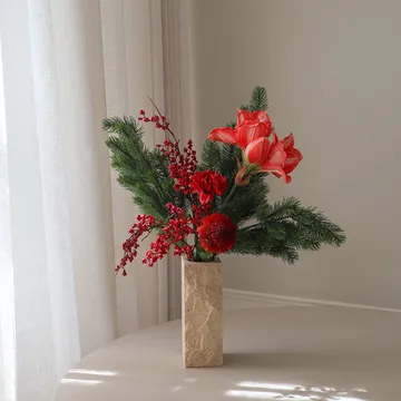 Red spritz τεχνητή ανθοδέσμη - Αμαρυλλίς, γαρίφαλα, κλαδιά με μούρα, κλαδιά ελάτου, 72 εκ. - Botané