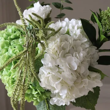 Smashed Avocado τεχνητό μπουκέτο - Hortensia-παιώνια-αμαράντι-skimmiabär-ευκάλυπτος 12 τεμάχια - Botané