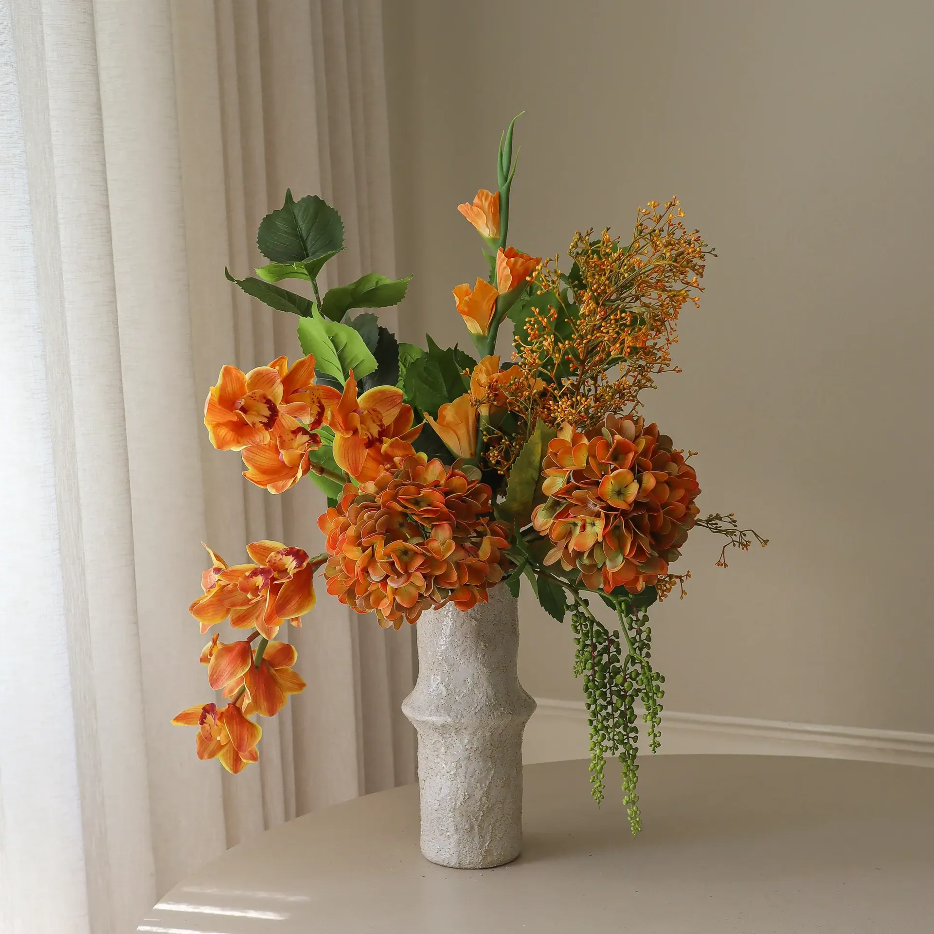 The Orangery τεχνητή ανθοδέσμη, Ορχιδέα Cymbidium-γλαδιόλα-ορτανσία, 85 εκ., 10 τεμ. Botané