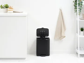 Bo πεντάλ κάδος 12 L - Matt Black - Brabantia