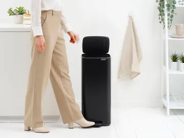 Bo πεντάλ κάδος 30 L - Matt Black - Brabantia
