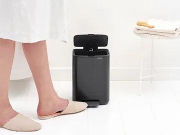 Bo πεντάλ κάδος 4 L - Matt Black - Brabantia
