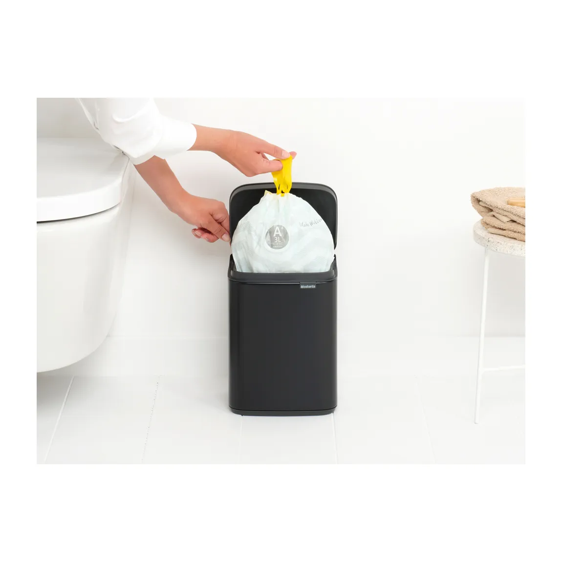 Κάδος απορριμμάτων Bo 4 L, Matte black Brabantia