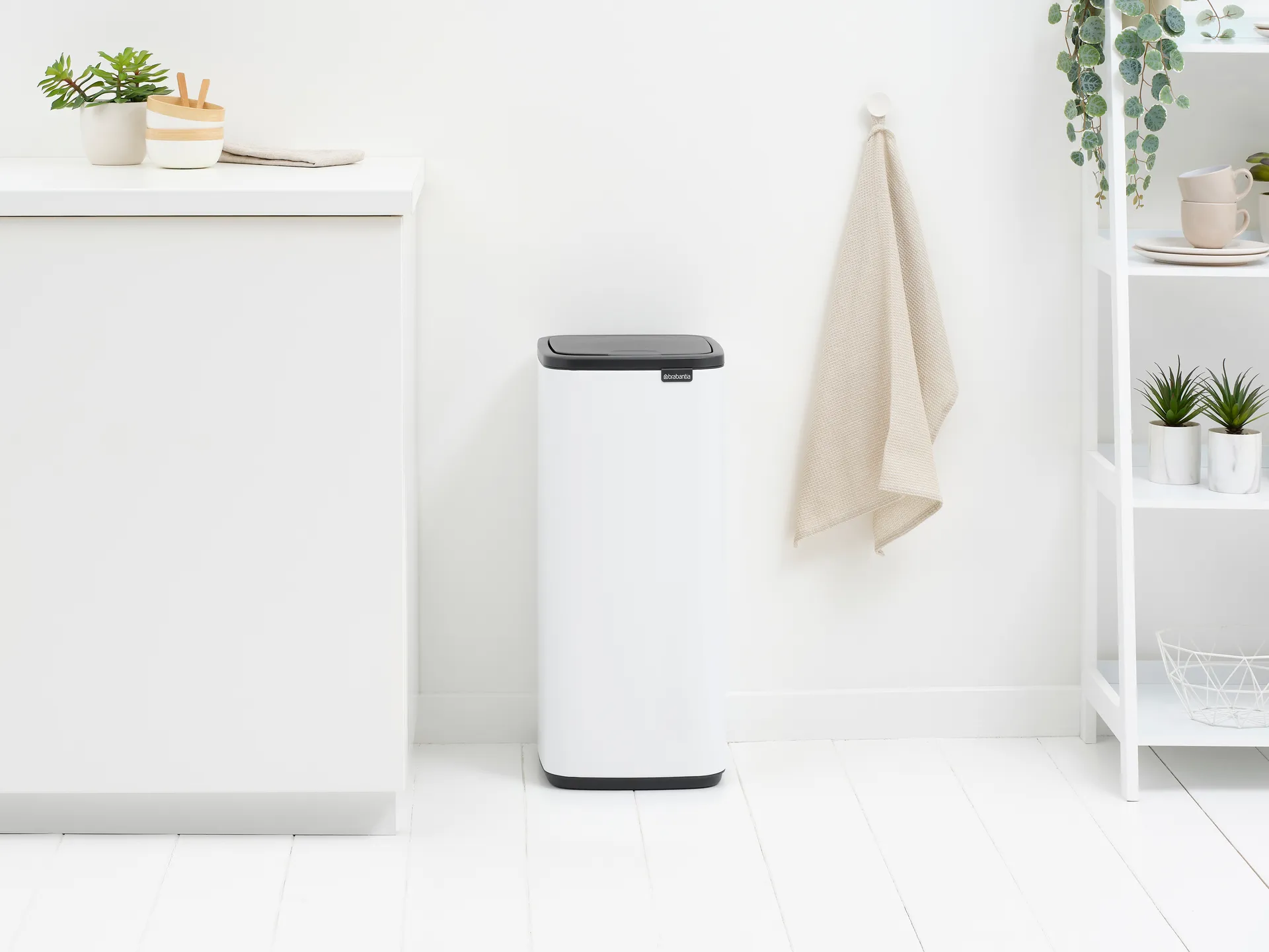 Bo Touch Bin 30 L, White Brabantia