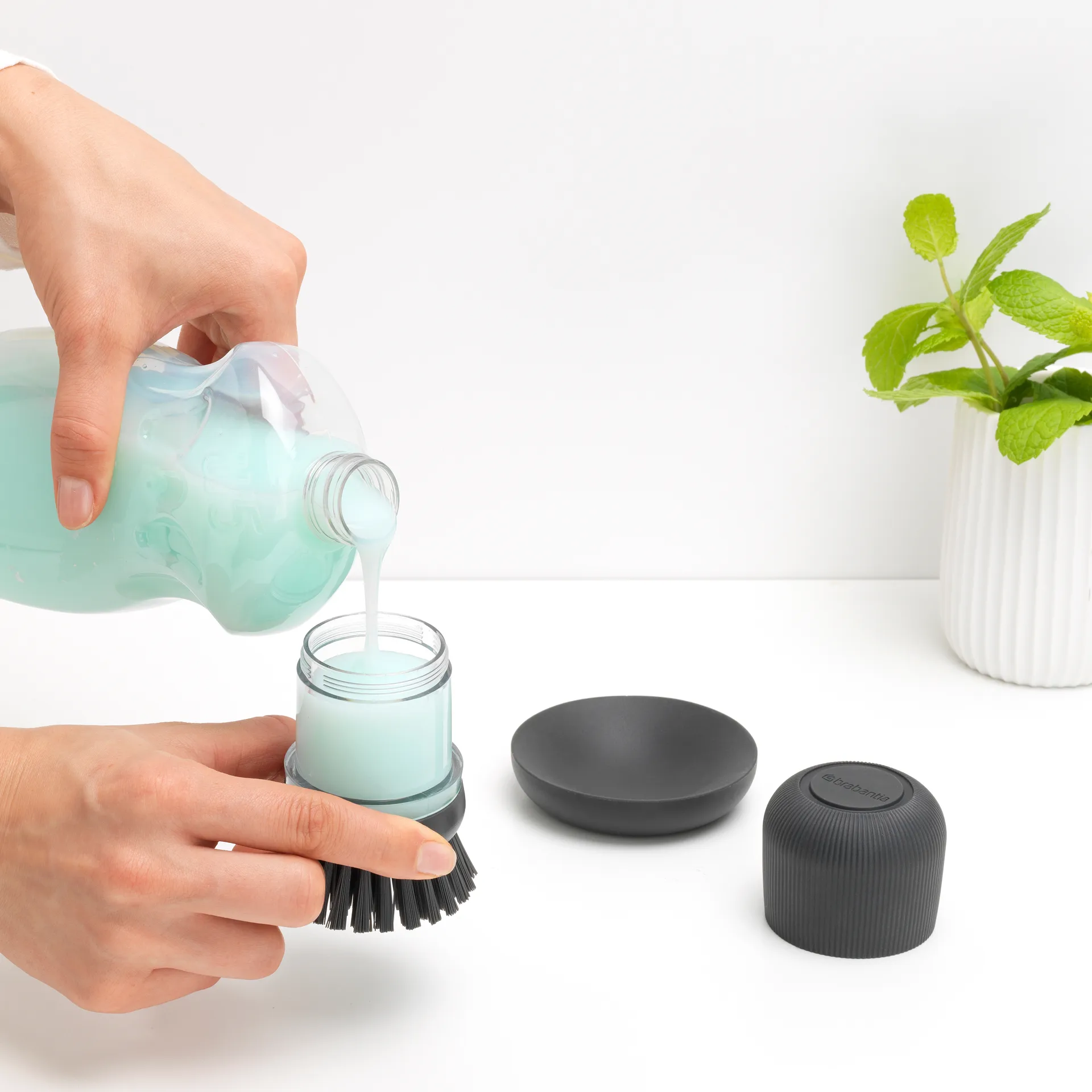 Brabantia σαπουνοθήκη πιάτων και βούρτσα πιάτων, σκούρο γκρι Brabantia