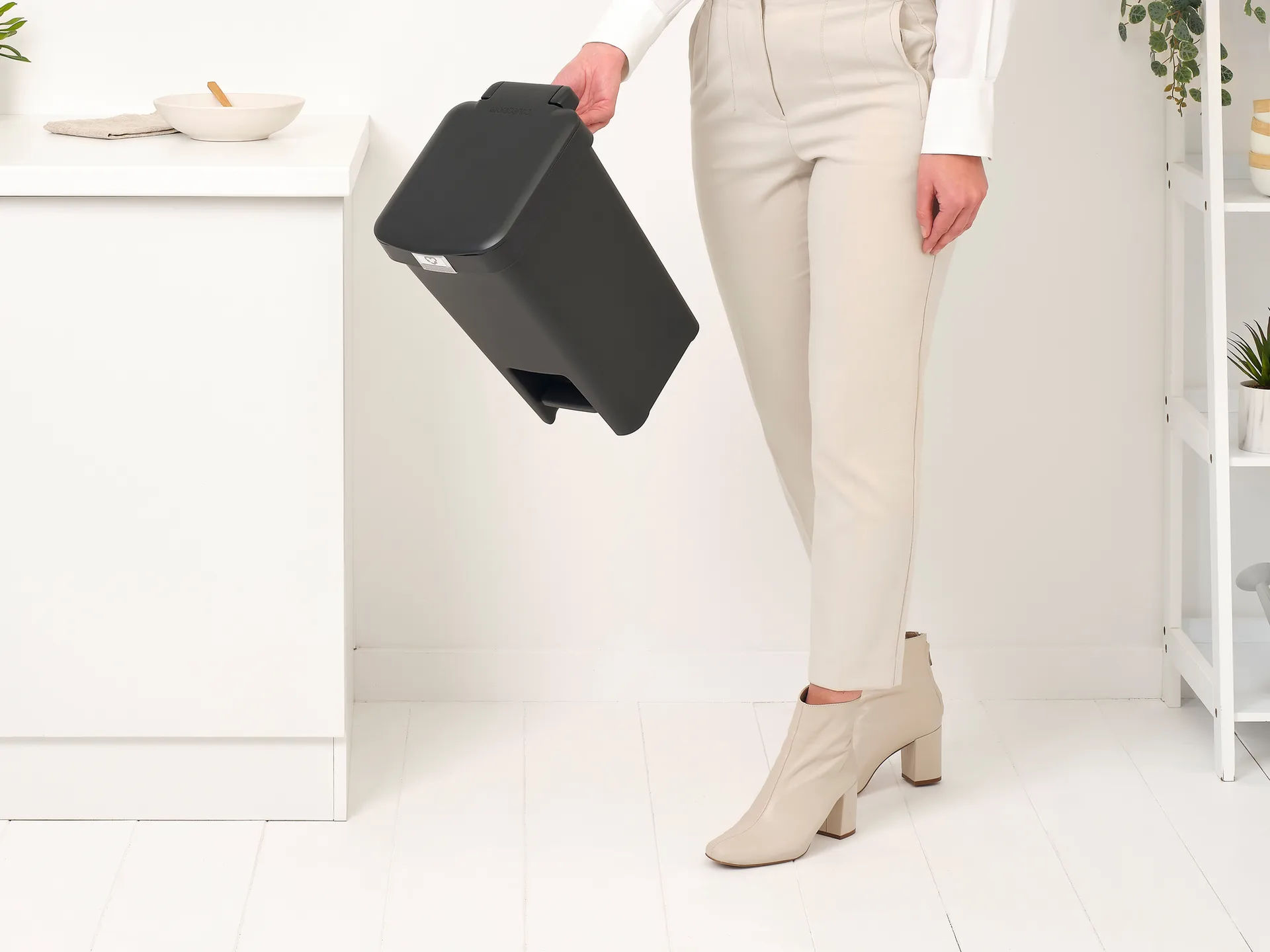 Kάδος πεντάλ StepUp 10 l, Σκούρο γκρι Brabantia