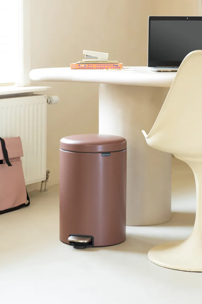 New Icon κάδος με πεντάλ 20 l, Satin Taupe Brabantia