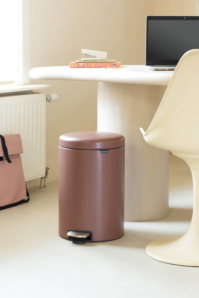 New Icon κάδος με πεντάλ 20 l, Satin Taupe Brabantia