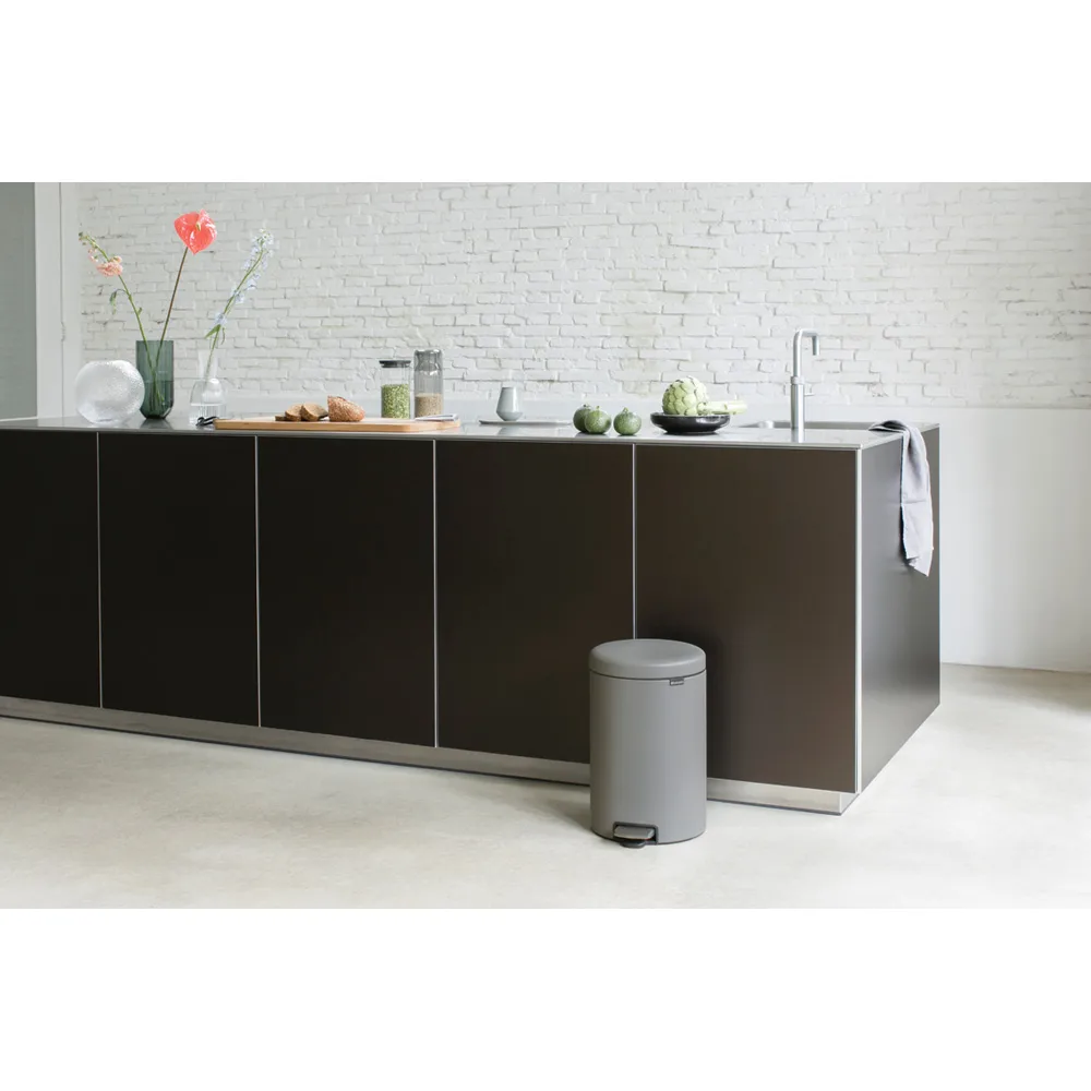 New Icon κάδος με πεντάλ 20 l, Ορυκτό γκρι του σκυροδέματος Brabantia