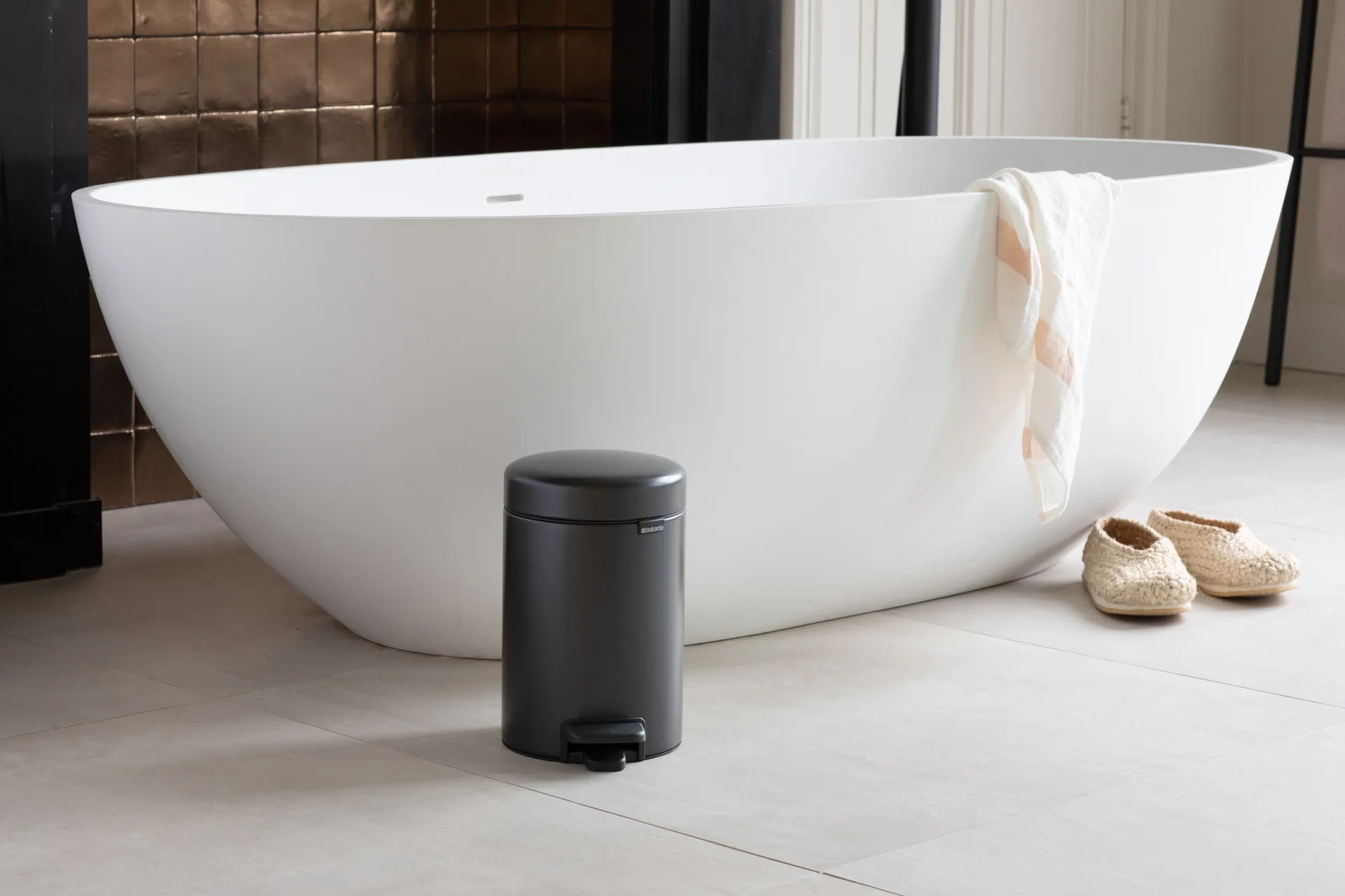 New Icon κάδος με πεντάλ 3 l, Confident Grey Brabantia