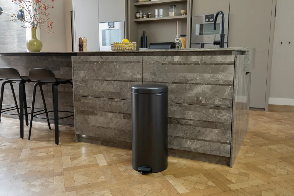 New Icon κάδος με πεντάλ 30 l, Confident Grey Brabantia