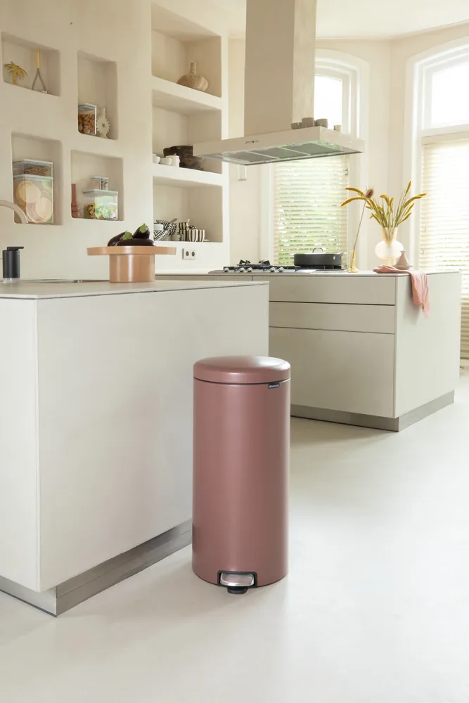 New Icon κάδος με πεντάλ 30 l, Satin Taupe Brabantia