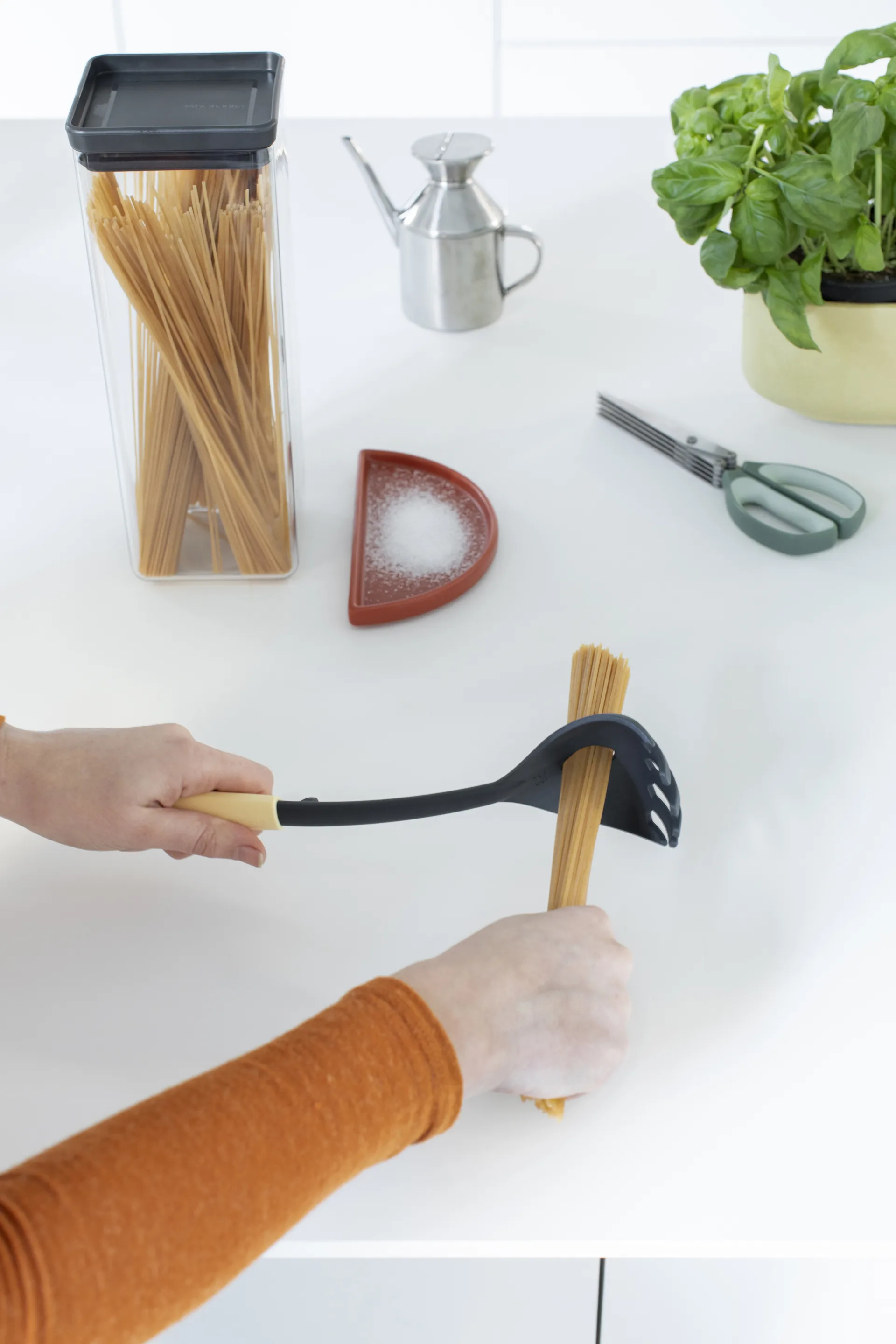 TASTY+ τετράγωνο βάζο αποθήκευσης 2,5 L, Σκούρο γκρι Brabantia