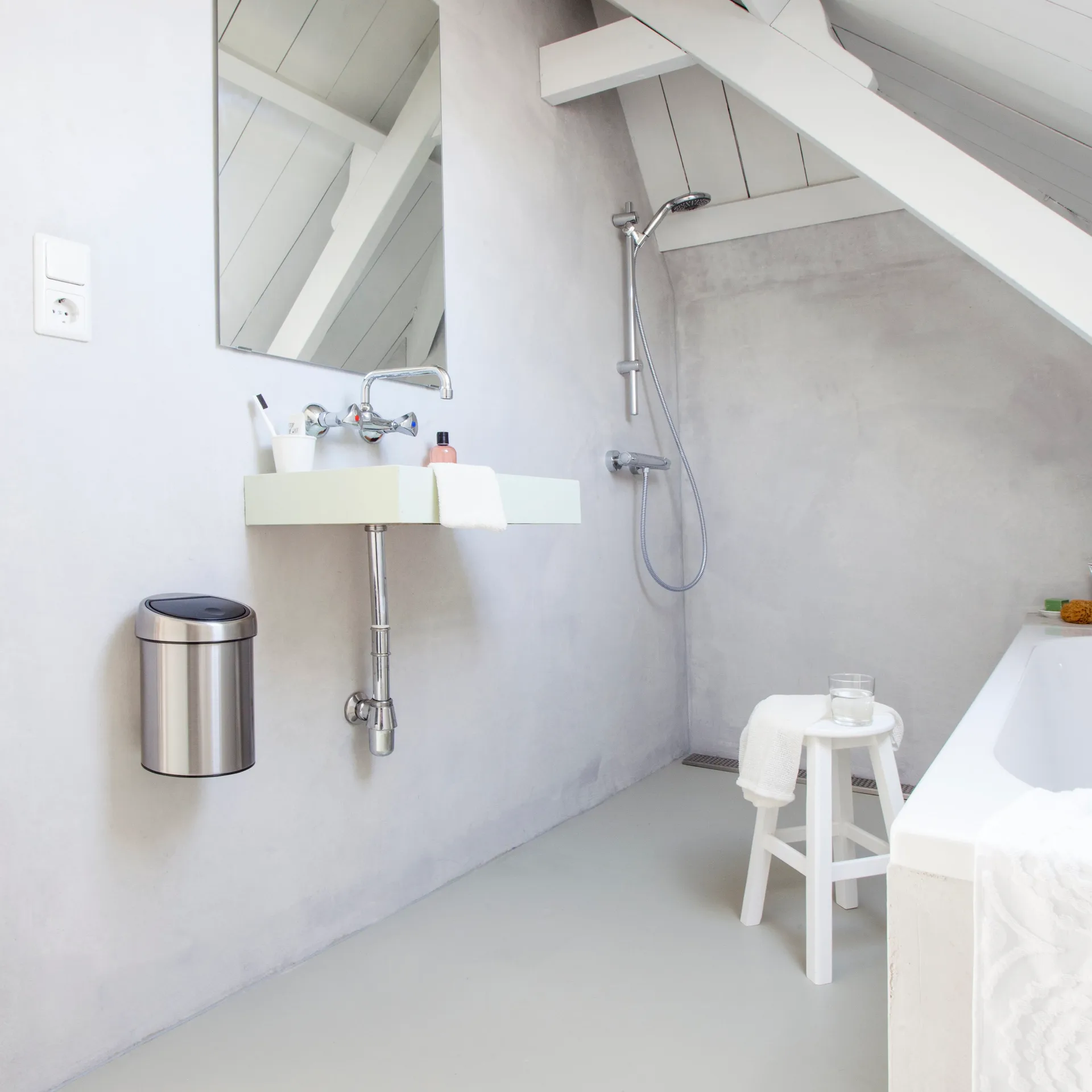 Touch κάδος απορριμμάτων 3 λίτρα επιτοίχιος, ματ ατσάλι Brabantia