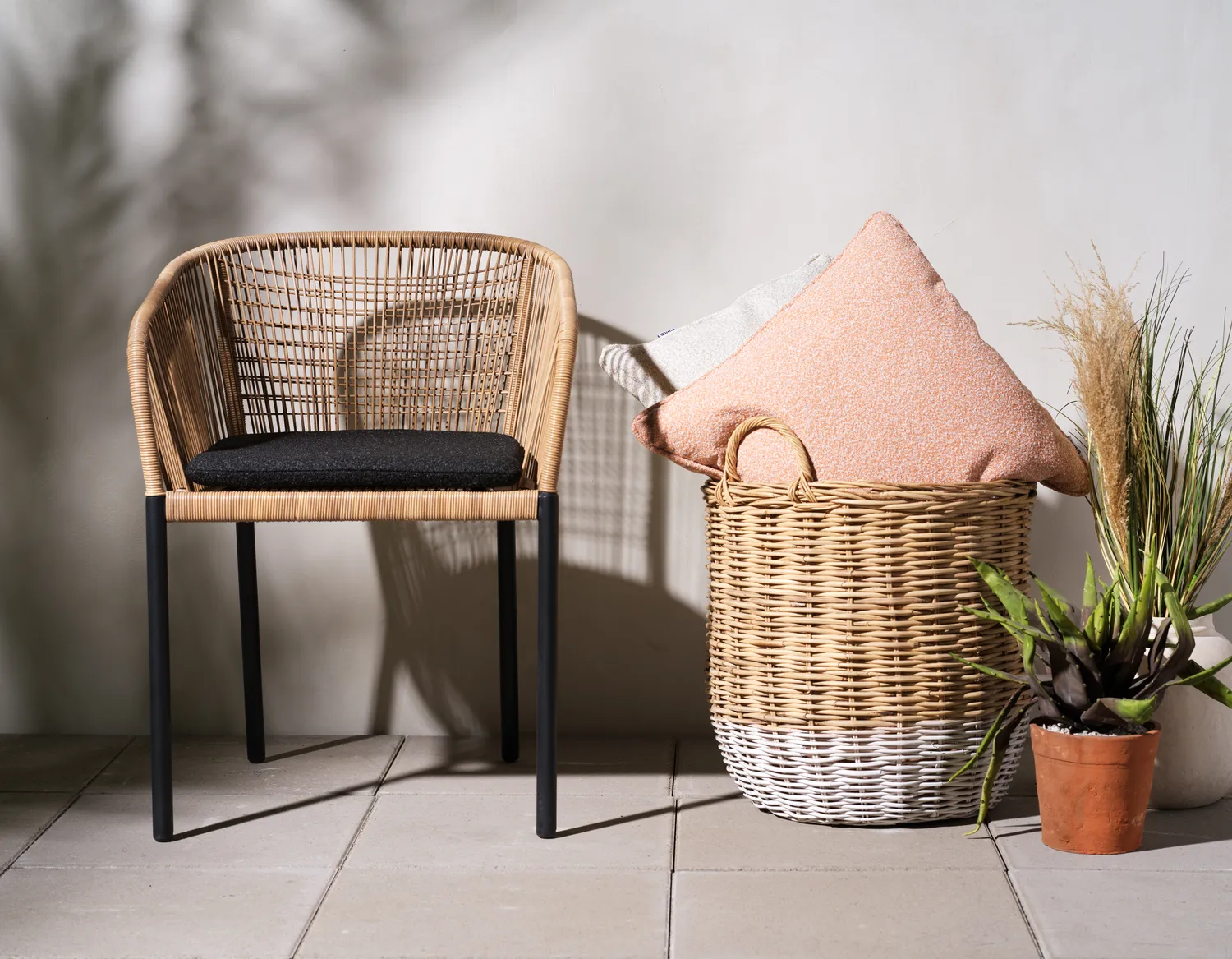 Delia καρέκλα με μπράτσα, Μαύρο-φυσικό Brafab