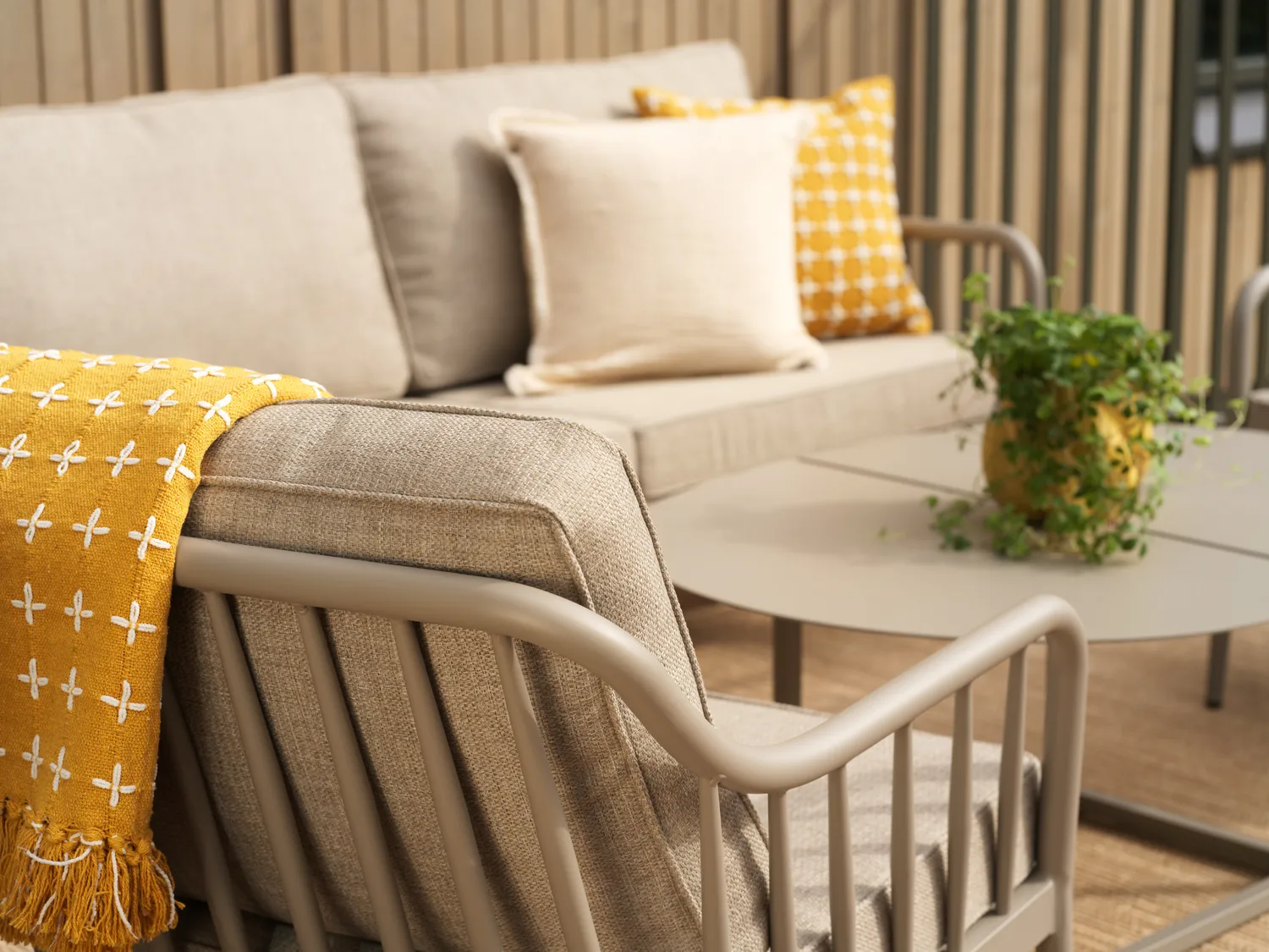 Καρέκλα lounge Coleville, Khaki-burlap beige Brafab