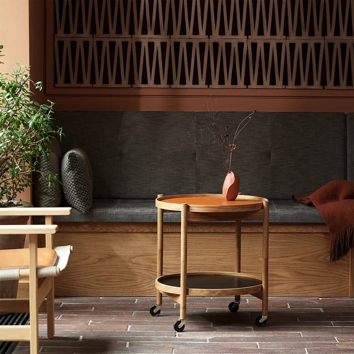 Τραπέζι με ροδάκια Bølling Tray Table model 50, Stone-βάση από λαδωμένη καρυδιά Brdr. Krüger