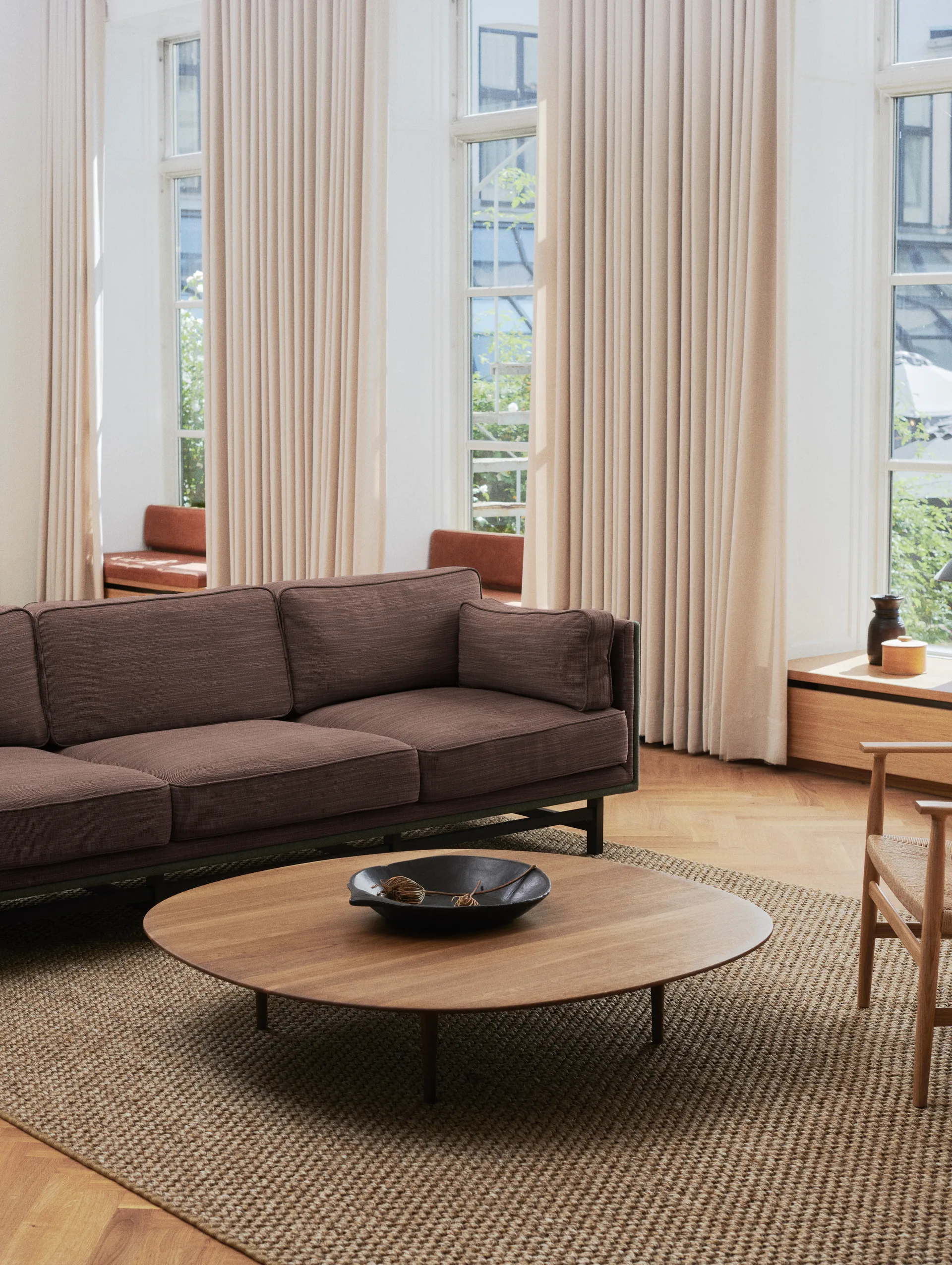 Τραπεζάκι του καφέ Jari, Ø118 εκ., Καπνιστή λαδωμένη δρυς Brdr. Krüger