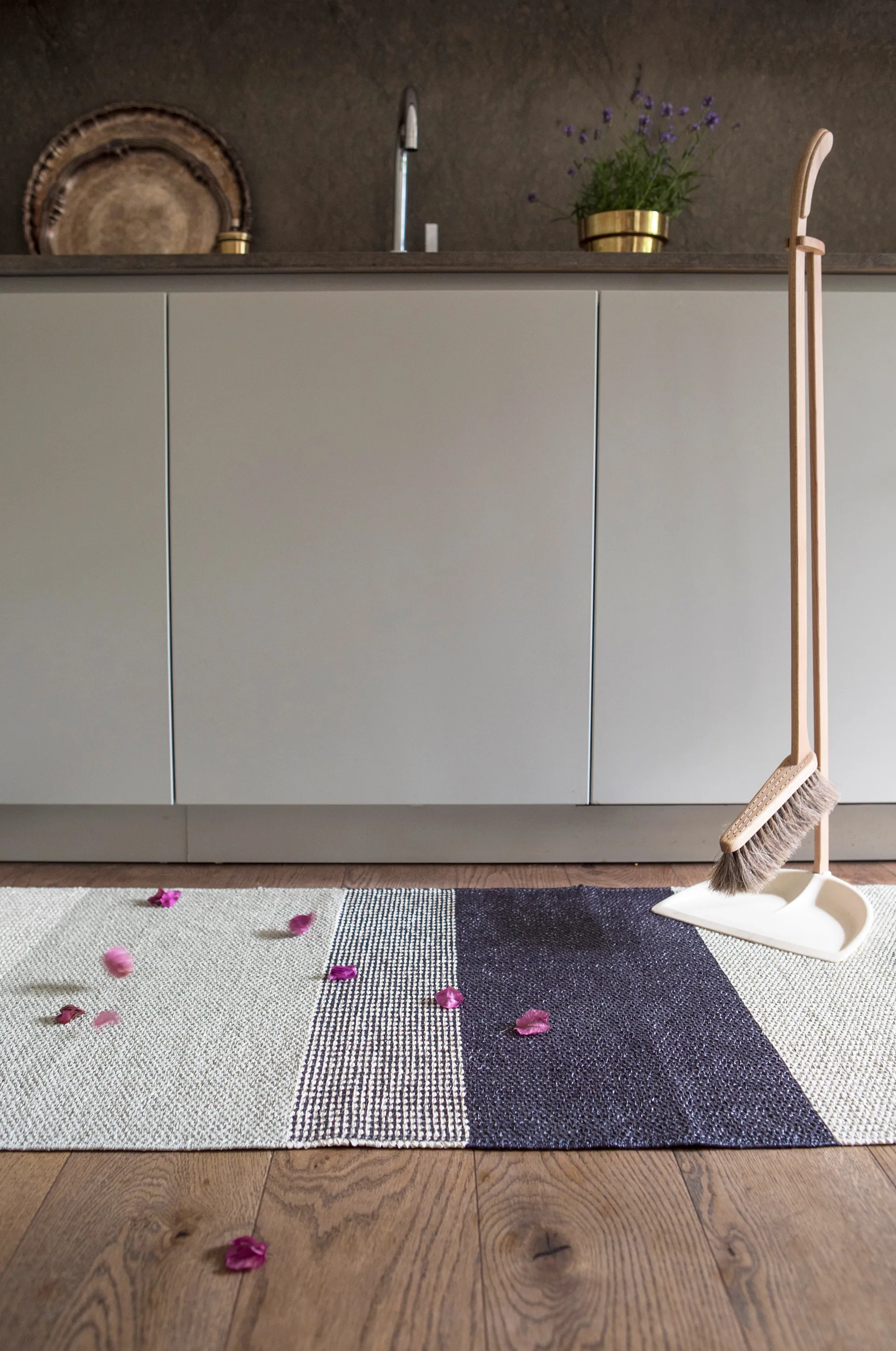 Seasons πλαστικό χαλί 170x250 cm, μούρο (ροζ/μοβ) Brita Sweden