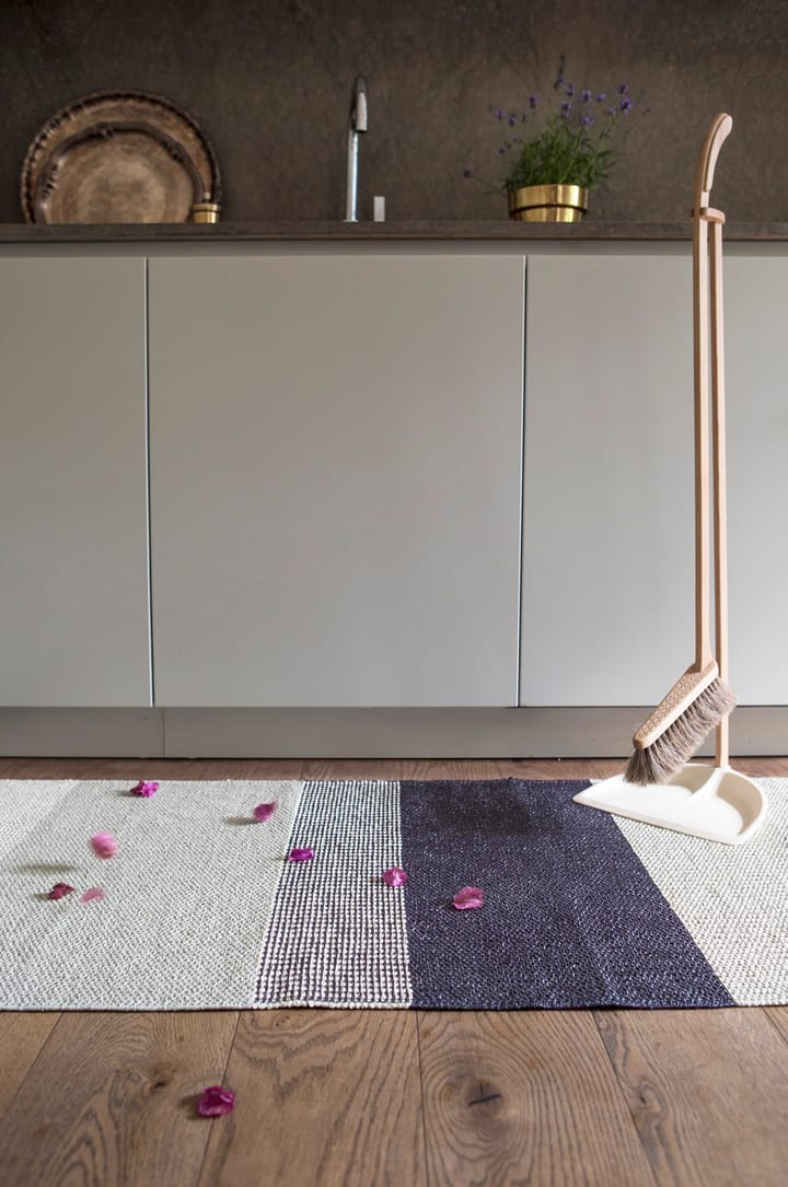 Seasons πλαστικό χαλί 70x300 cm, μούρο (ροζ/μοβ) Brita Sweden