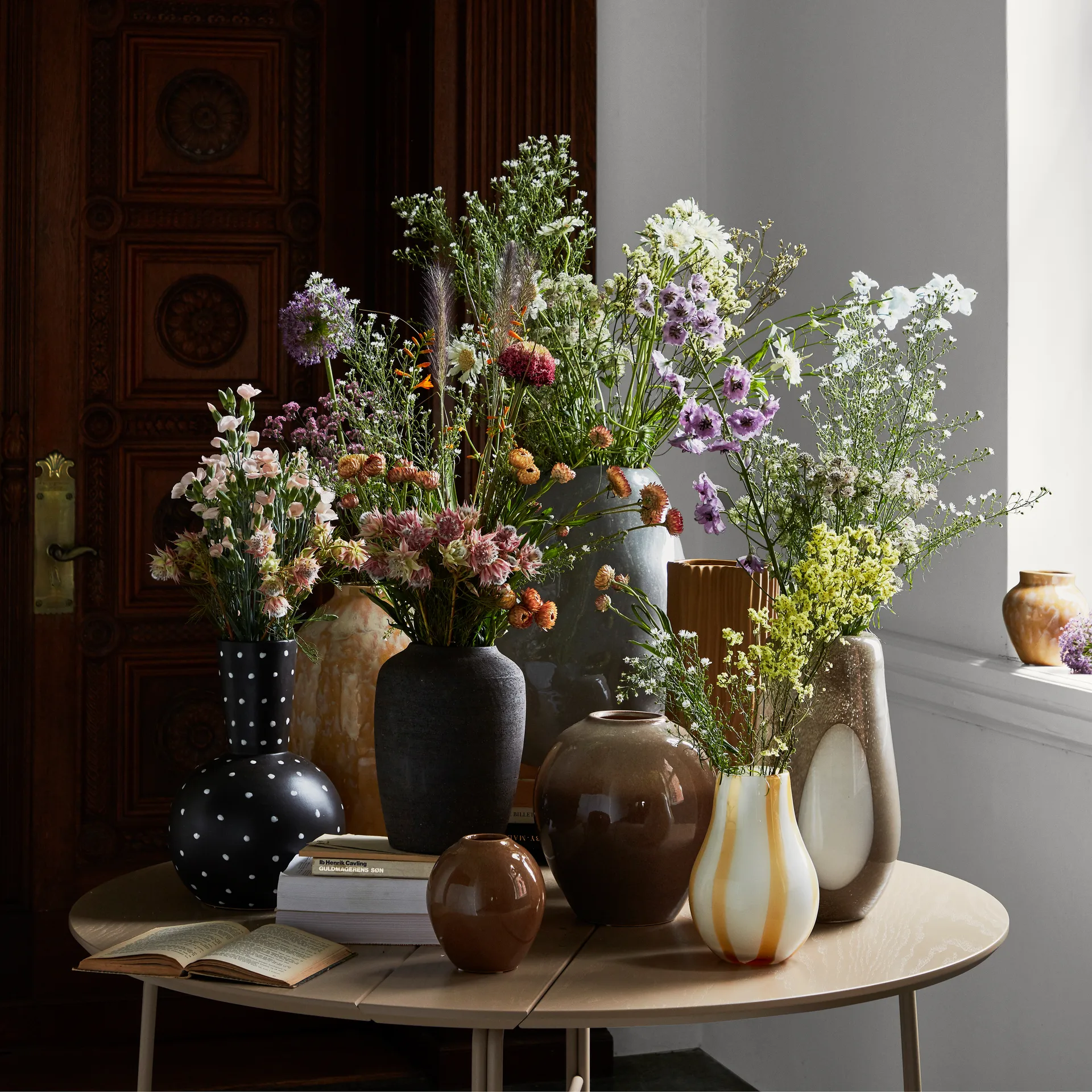 Bella κεραμικό βάζο 35 cm, μαύρο τούρκικου καφέ Broste Copenhagen