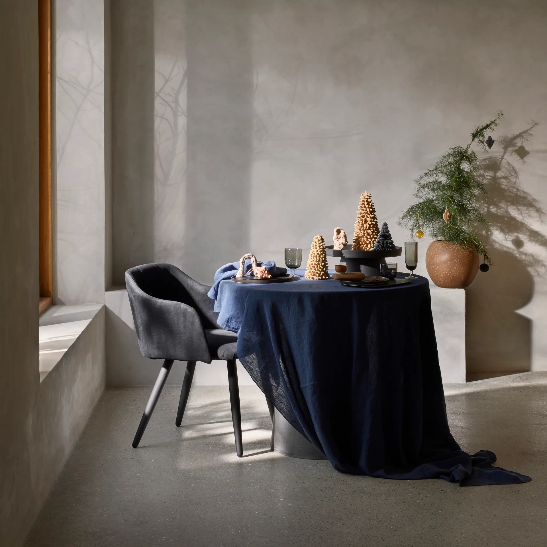 Gracie τραπεζομάντιλο 160x300 cm, σκούρο μπλε Broste Copenhagen