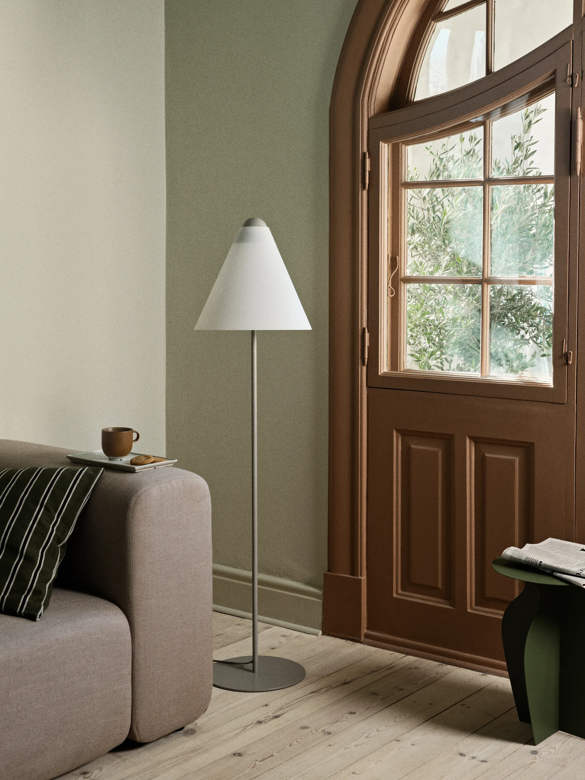 Τραπεζάκι Urna Ø35x45 cm, Grape leaf green Broste Copenhagen