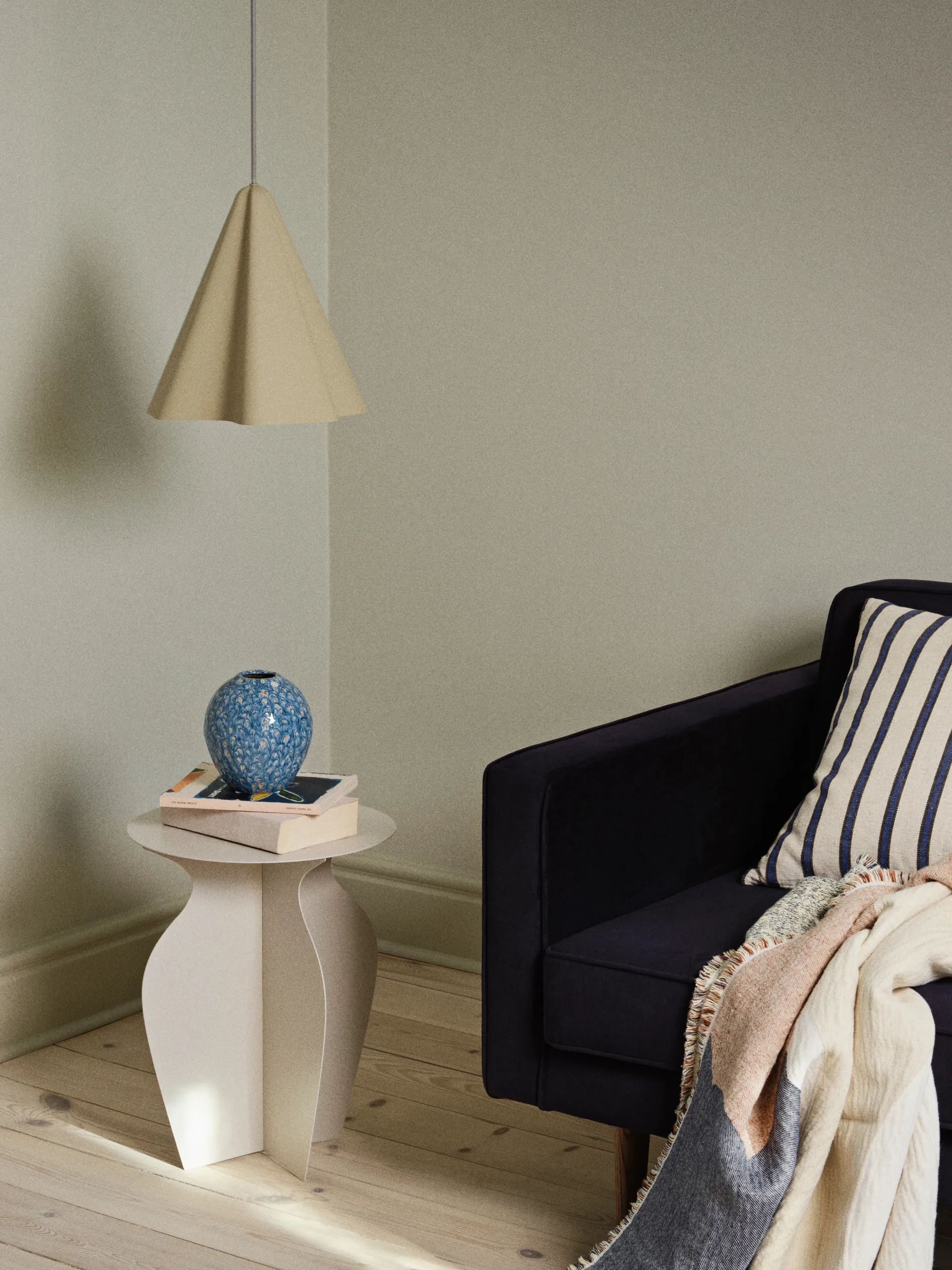 Τραπεζάκι Urna Ø35x45 cm, Rainy day grey Broste Copenhagen