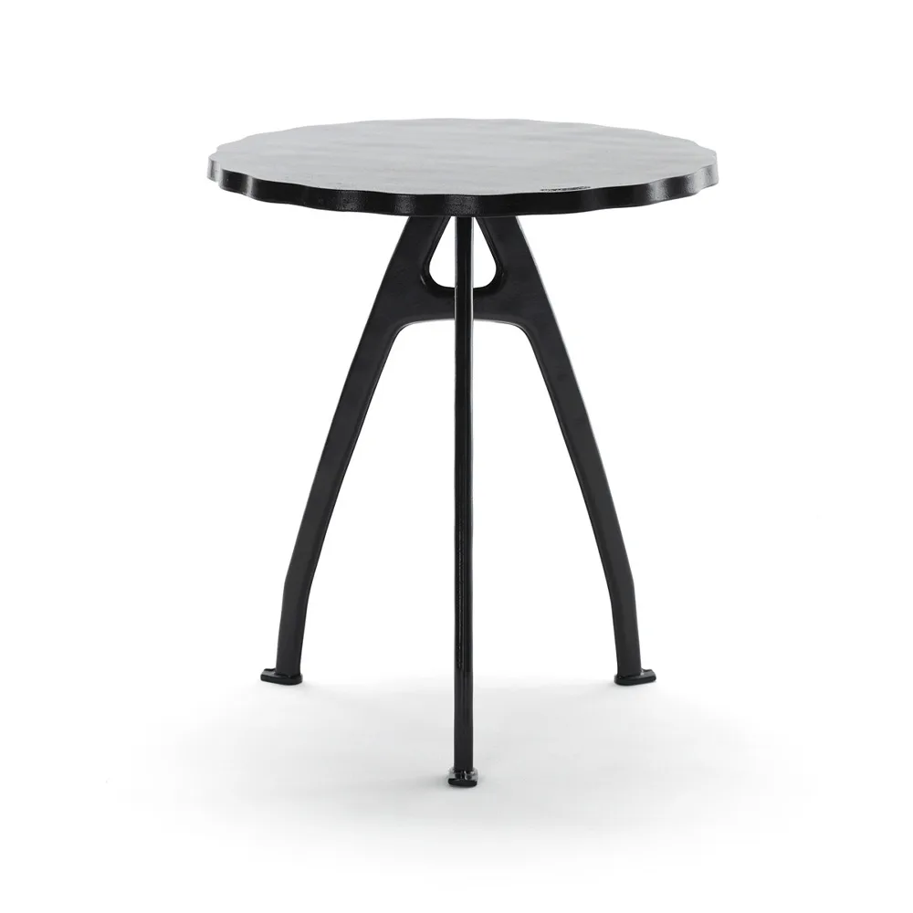 Τραπεζάκι σαλονιού Odd, Μαύρο, μαυρισμένη βάση, κυματιστό άκρο Byarums bruk