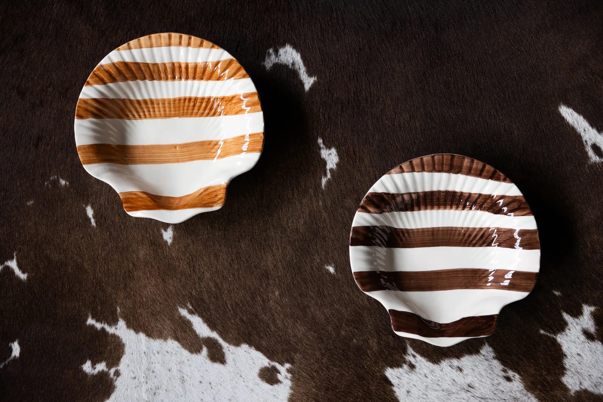 Armona stripe πιάτο 23,5x23,5 εκ., Ανοιχτό καφέ-λευκό Byon